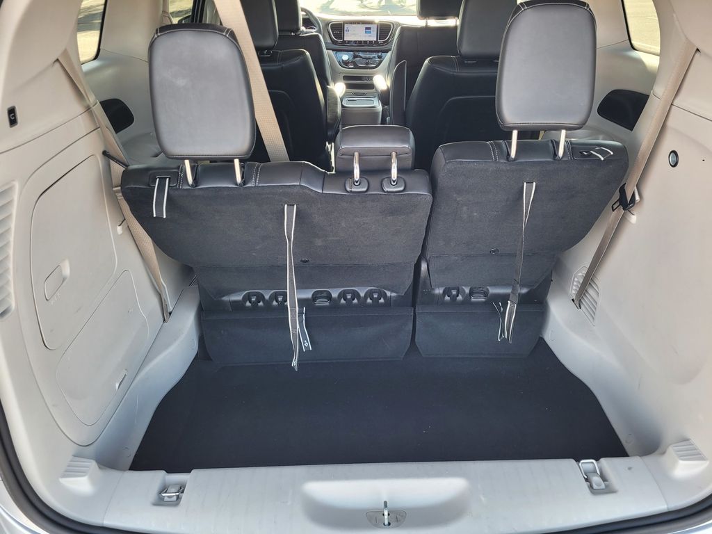 2023 Chrysler Pacifica Hybrid Touring L photo 3