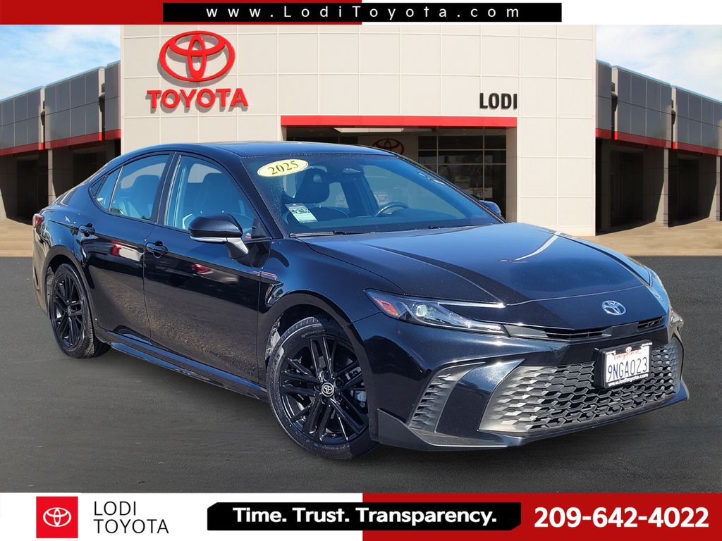 2025 Toyota Camry SE Sedan