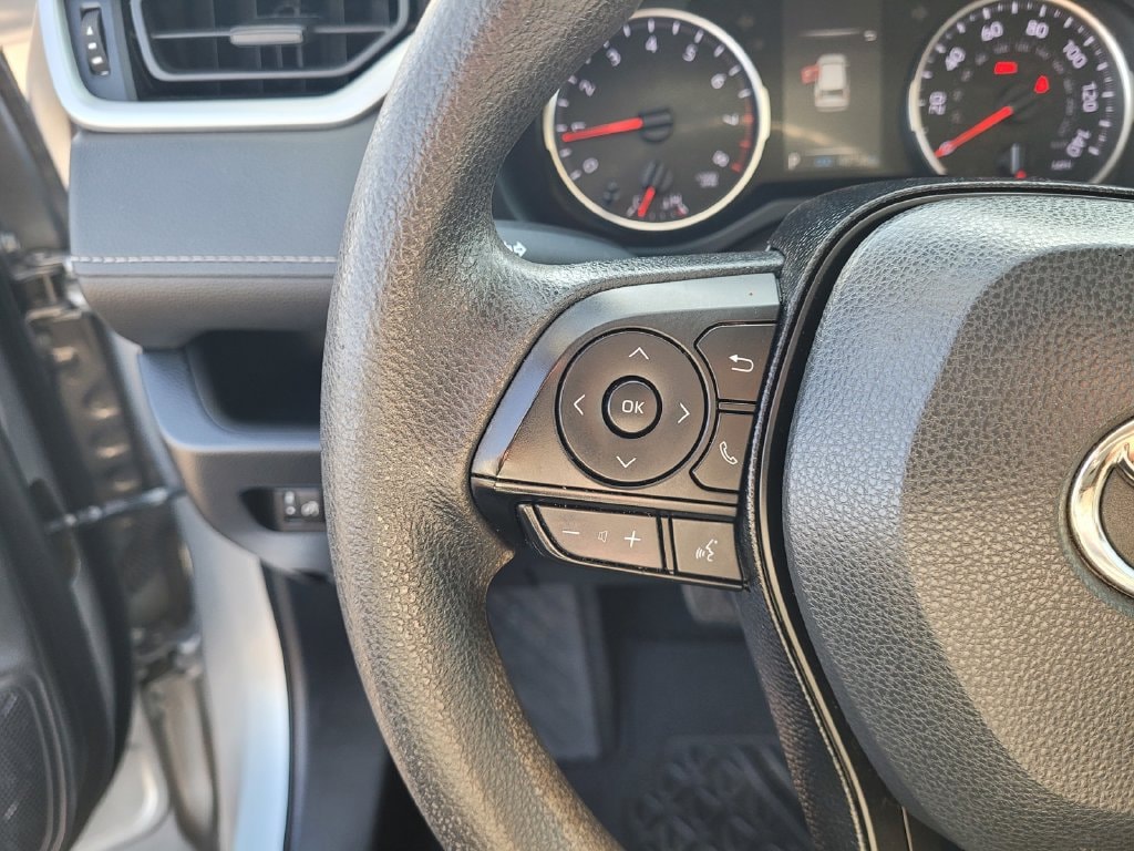 2021 Toyota RAV4 LE - Photo 22