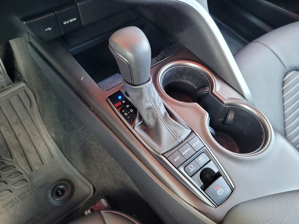 2023 Toyota Camry SE - Photo 16