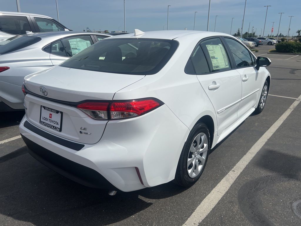2026 Toyota Corolla Hybrid LE photo 5