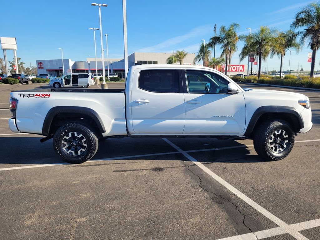 2023 Toyota Tacoma TRD Off-Road photo 2