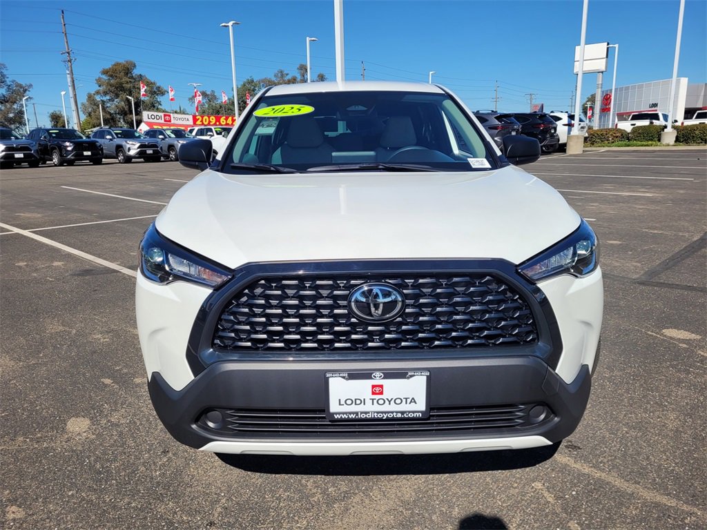 2025 Toyota Corolla Cross L photo 2