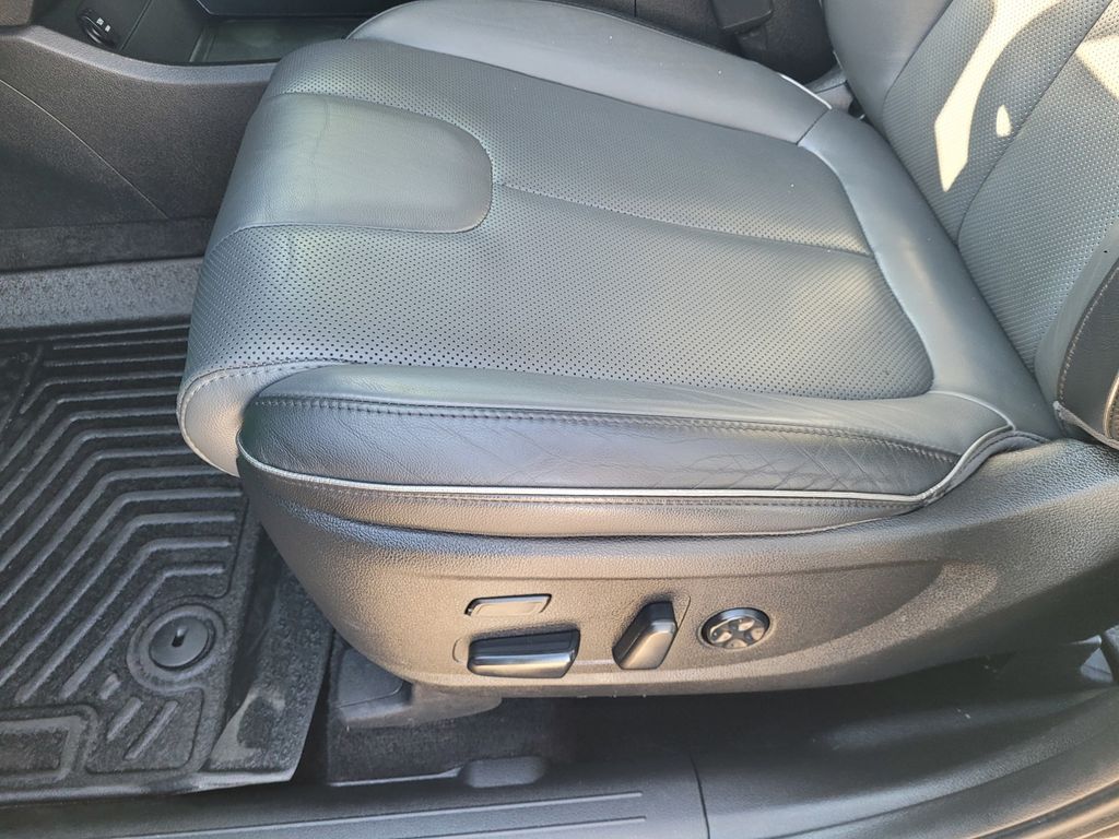 2022 Hyundai Santa Fe Limited - Photo 27