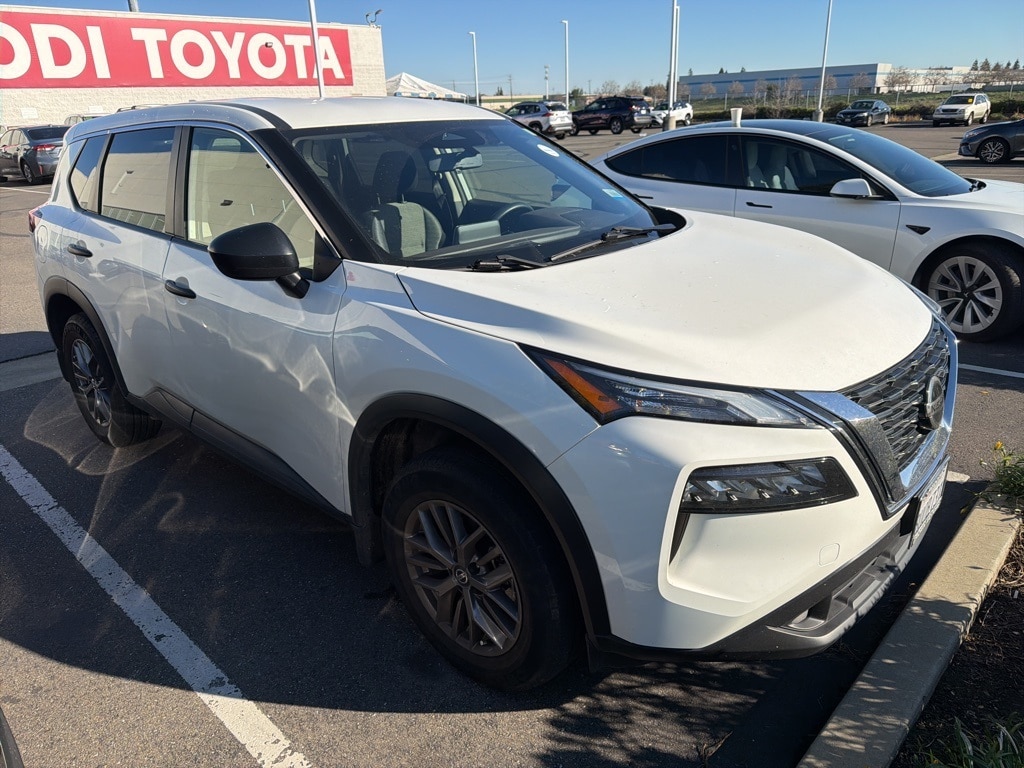 2021 Nissan Rogue S's photo