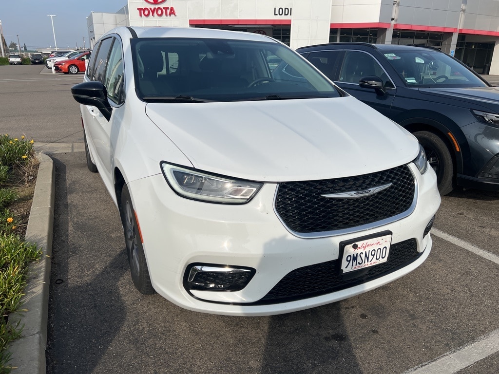 2024 Chrysler Pacifica PHEV Select