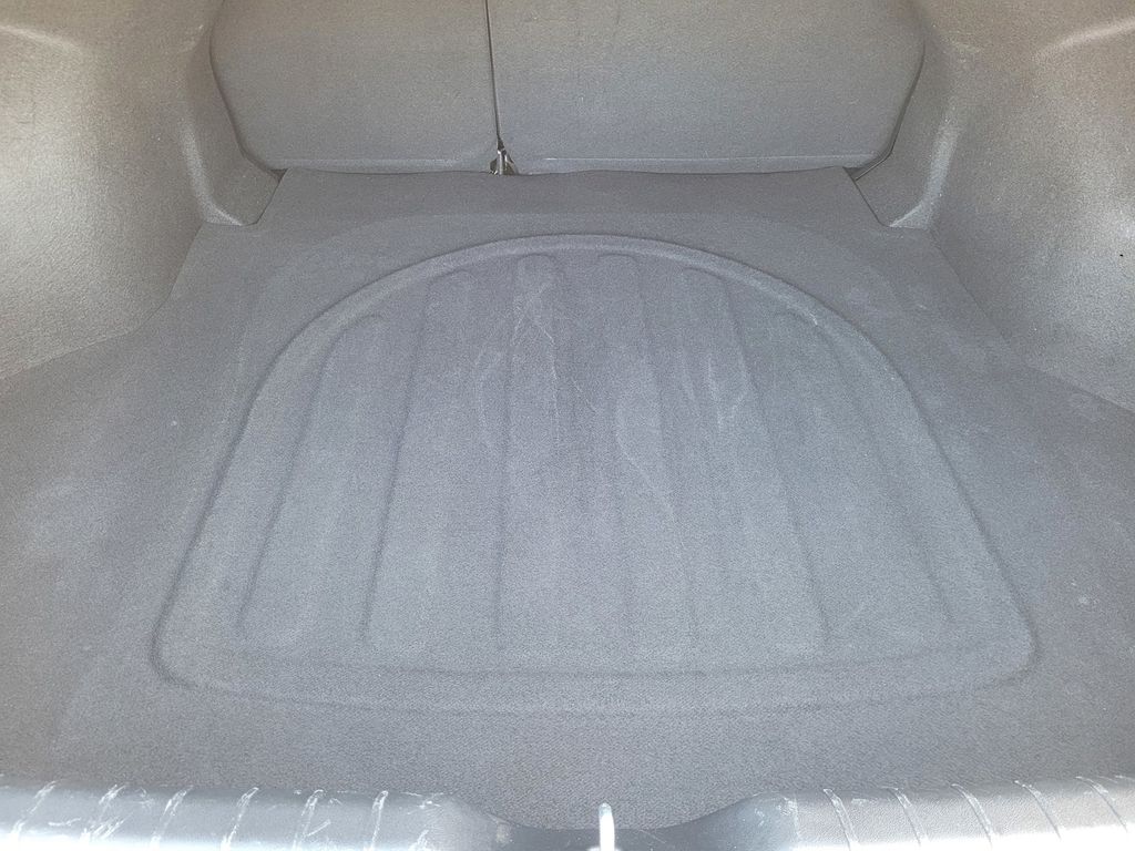 2025 Kia K4 GT-Line photo 3