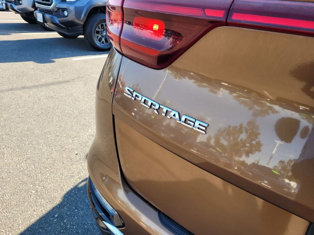 2021 Kia Sportage EX - Photo 6