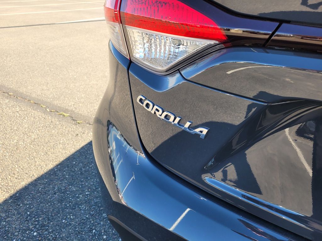 2025 Toyota Corolla Hybrid LE photo 5