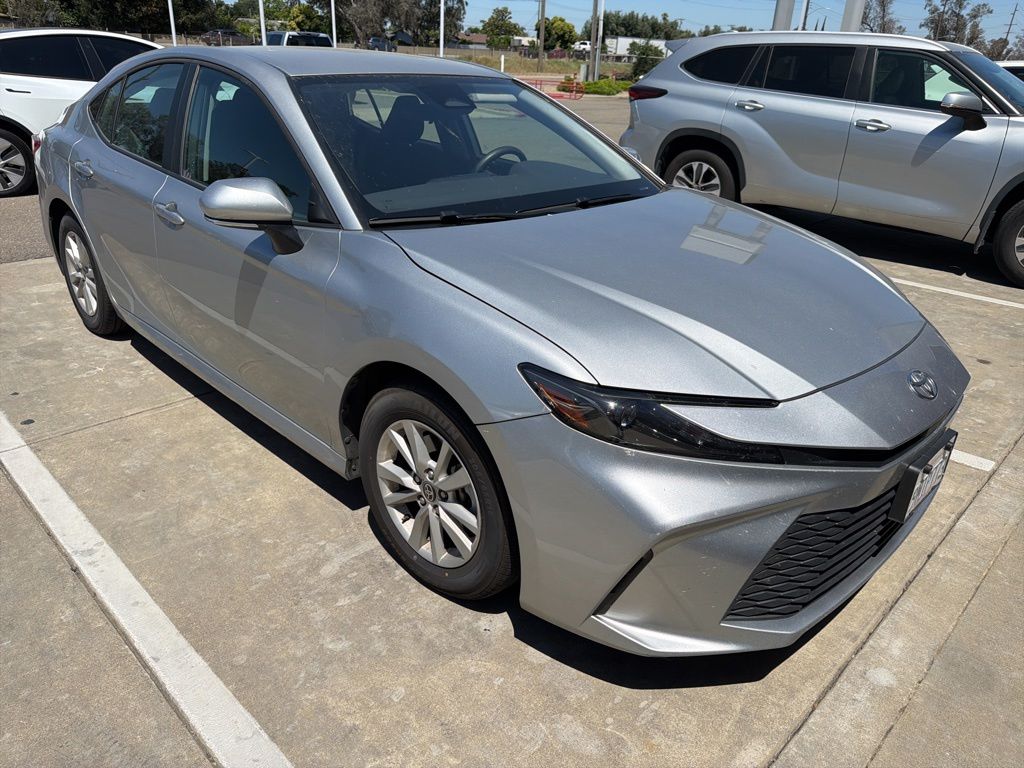 2025 Toyota Camry LE Hybrid's photo