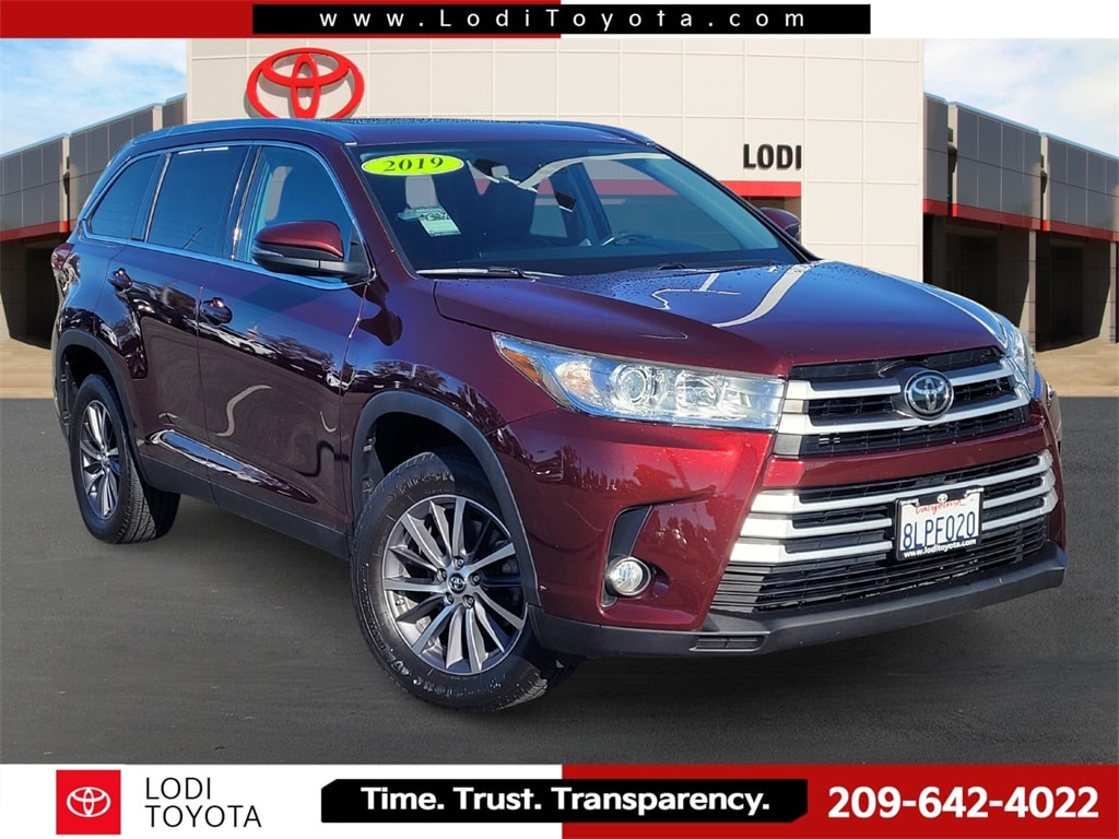 2019 Toyota Highlander XLE photo 2