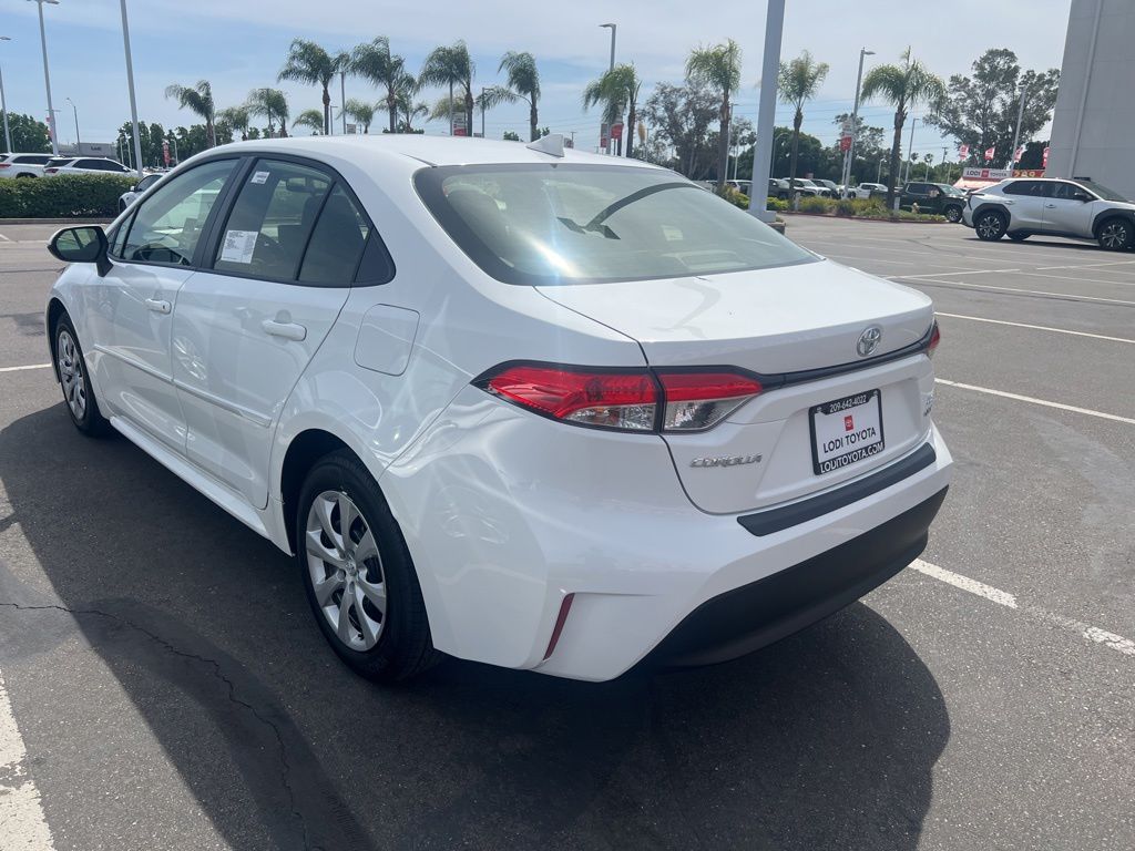 2026 Toyota Corolla Hybrid LE photo 4