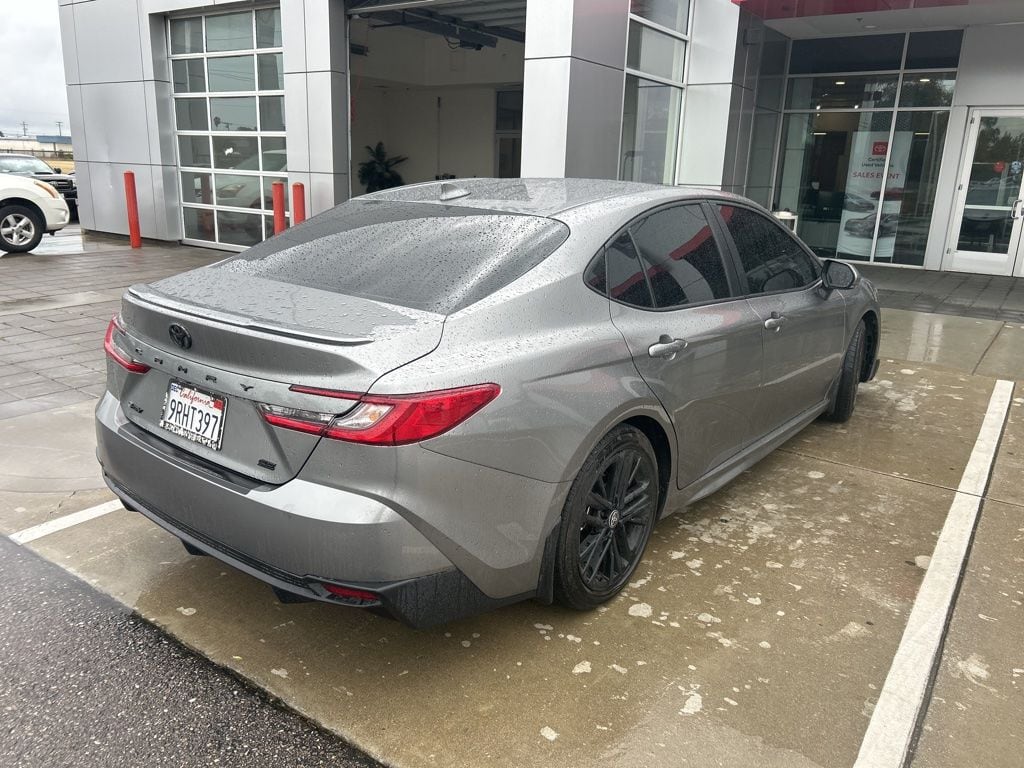 2025 Toyota Camry SE photo 4