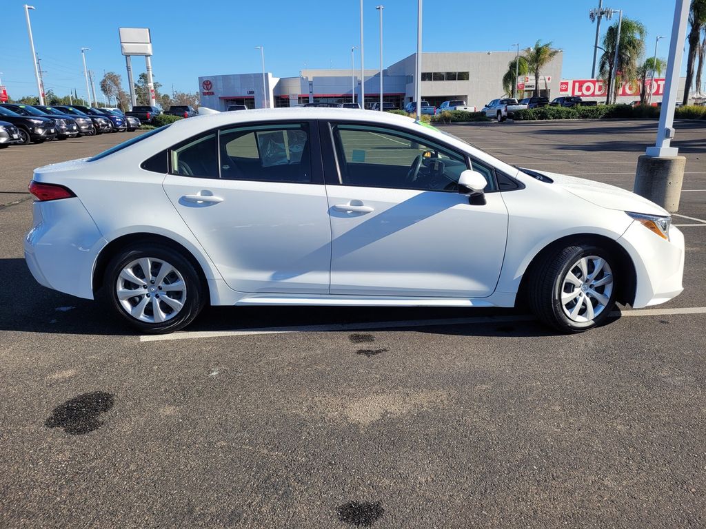 2024 Toyota Corolla LE photo 2