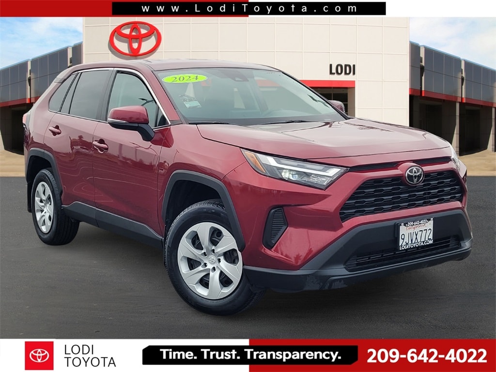2024 Toyota RAV4 LE's photo