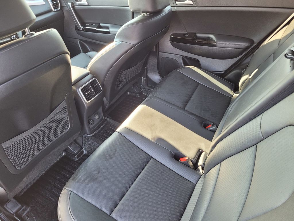 2021 Kia Sportage EX - Photo 11