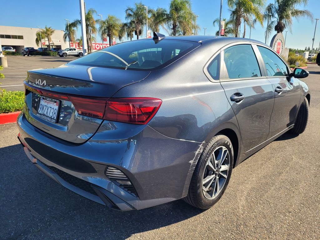 2024 Kia Forte LXS photo 4