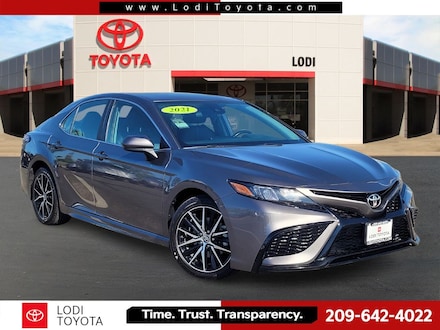 2021 Toyota Camry SE Sedan
