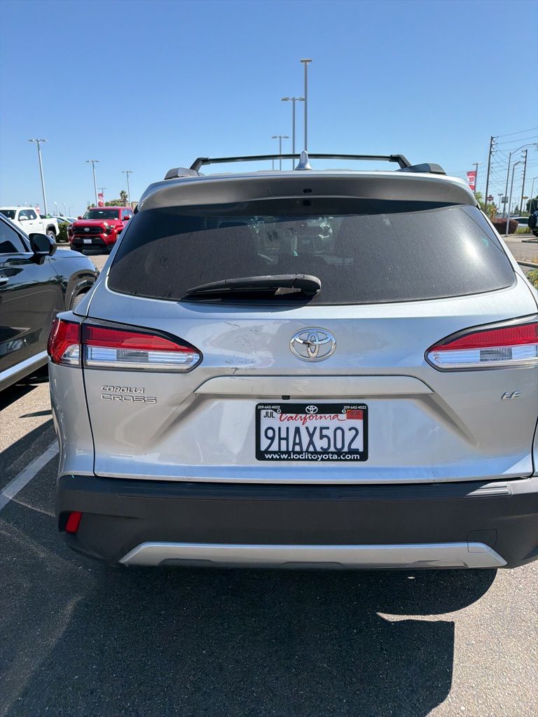2023 Toyota Corolla Cross LE photo 6