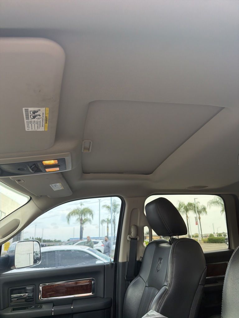 2012 Ram 2500 Laramie photo 3