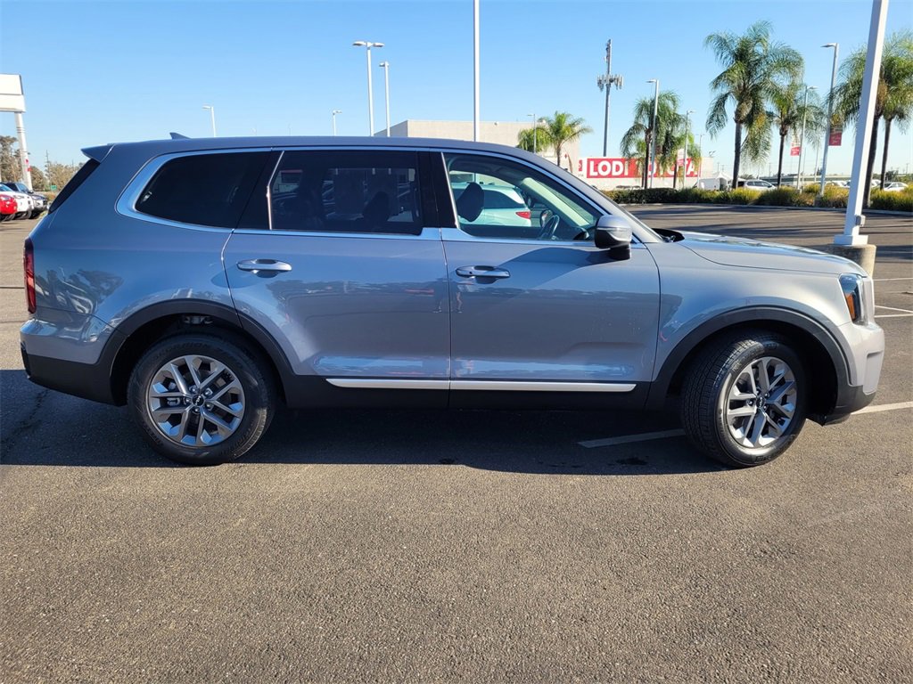 2024 Kia Telluride LX photo 3