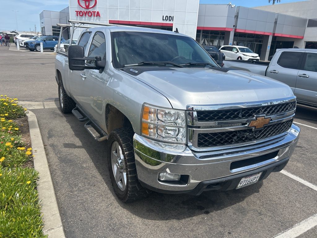 2014 Chevrolet Silverado 2500HD LT photo 3