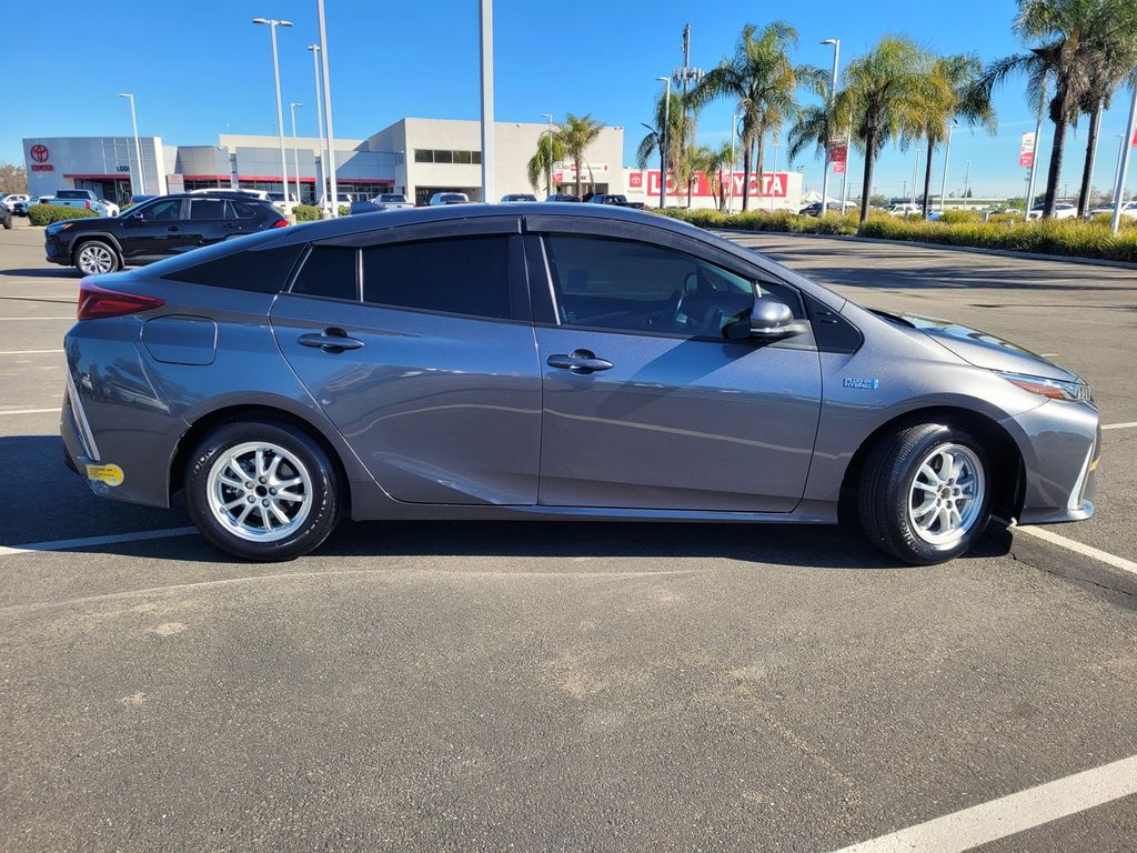 2022 Toyota Prius Prime XLE photo 2