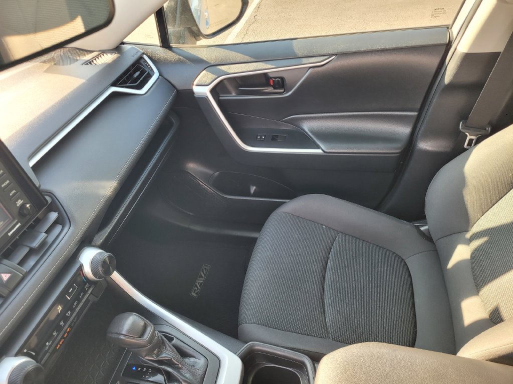 2021 Toyota RAV4 LE - Photo 12