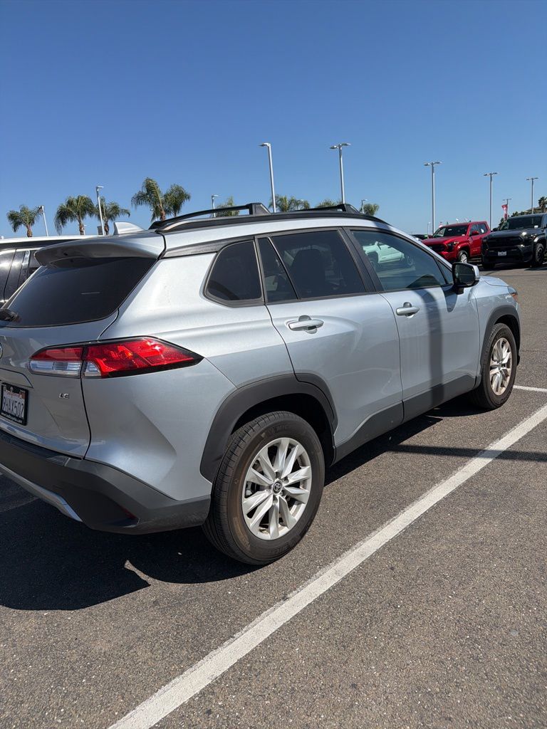 2023 Toyota Corolla Cross LE photo 5