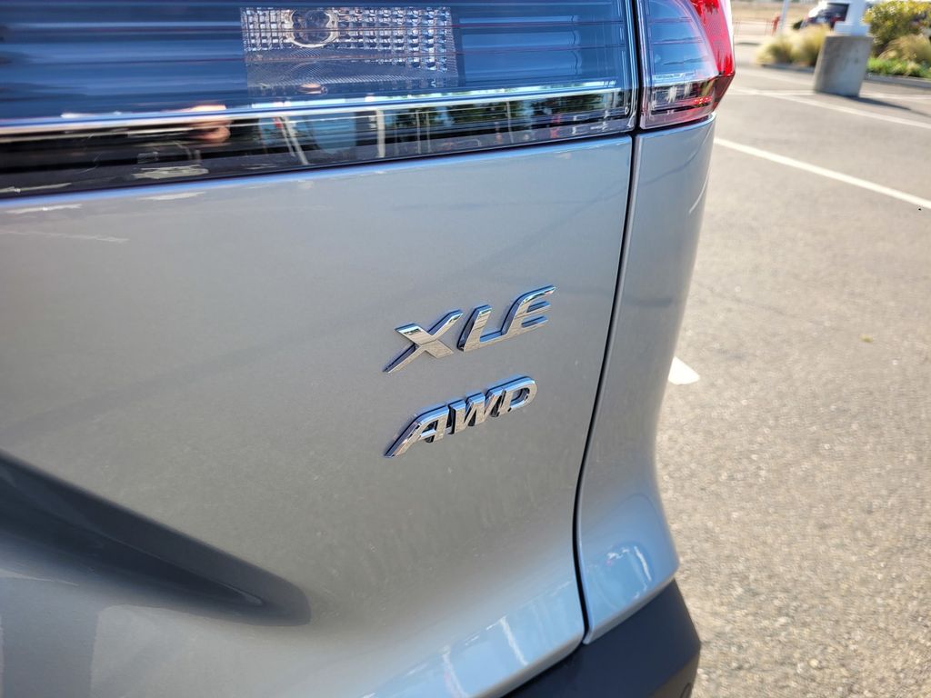 2026 Toyota Corolla Cross XLE photo 6