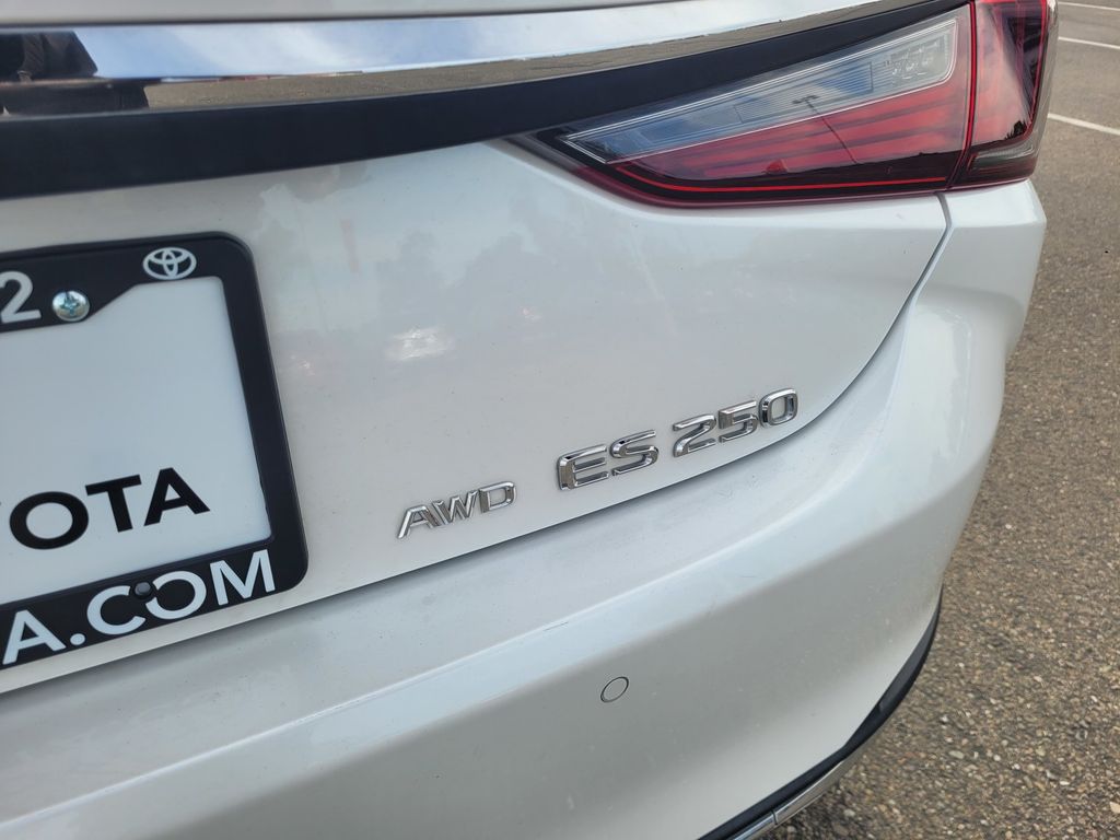 2022 LEXUS ES 250 photo 5