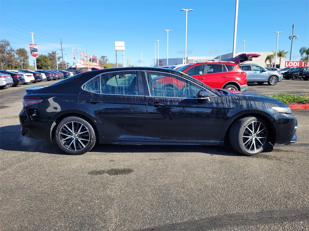 2023 Toyota Camry SE photo 4