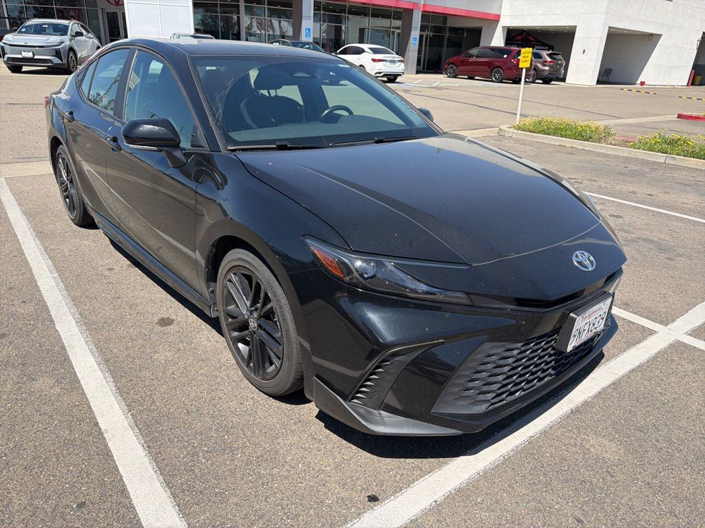 2025 Toyota Camry SE Hybrid's photo