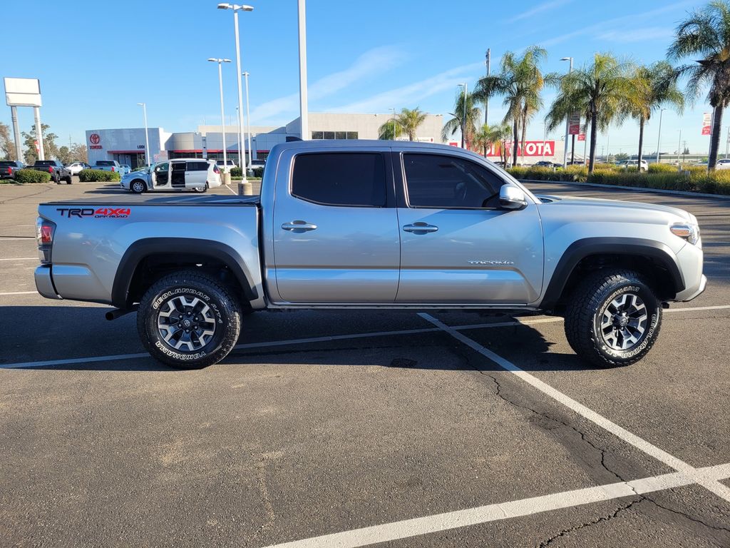 2023 Toyota Tacoma TRD Off-Road photo 2