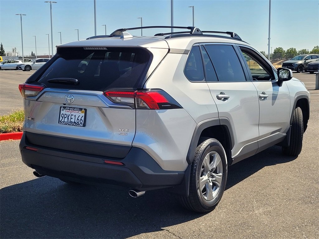 2024 Toyota RAV4 XLE photo 4