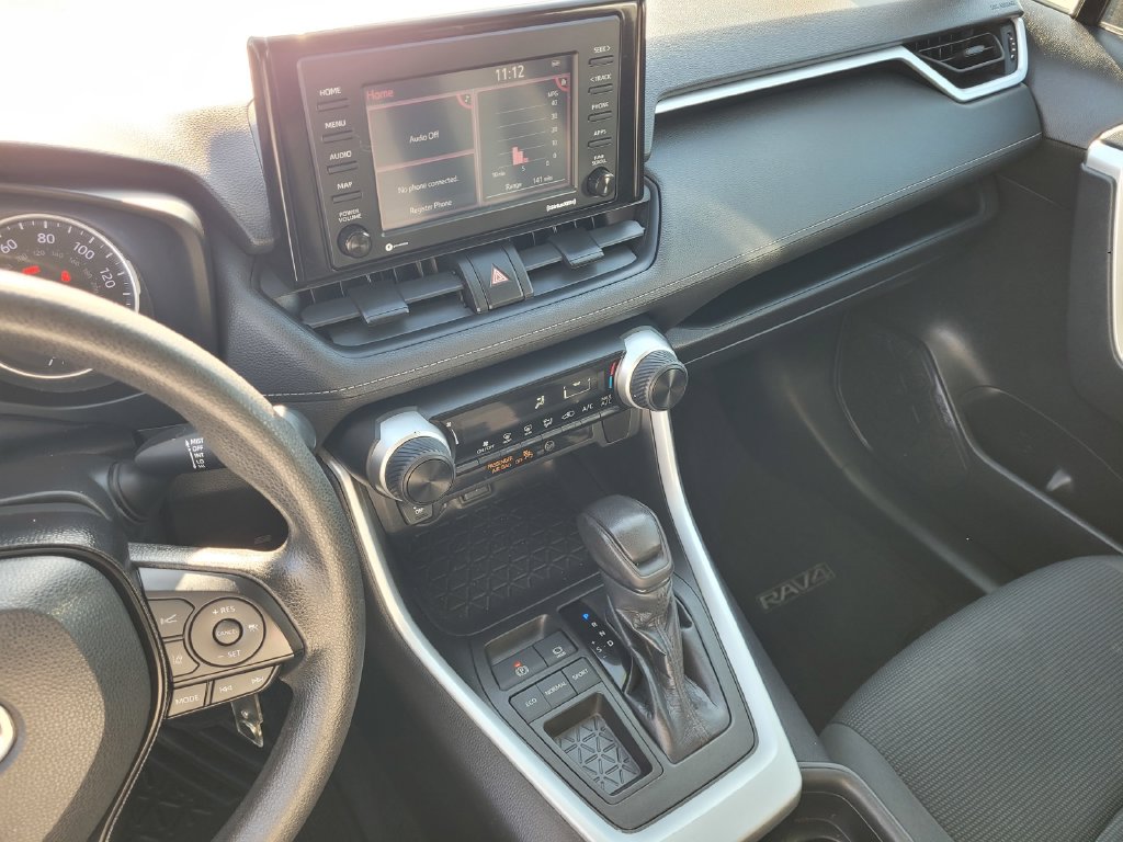 2021 Toyota RAV4 LE - Photo 19