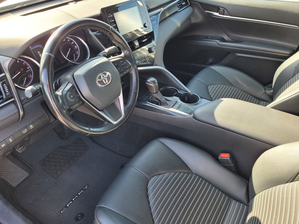 2022 Toyota Camry SE photo 3