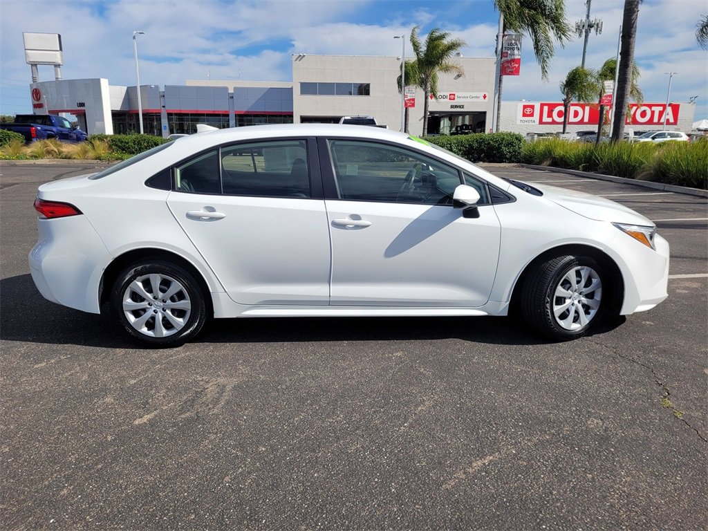 2023 Toyota Corolla Hybrid LE photo 3