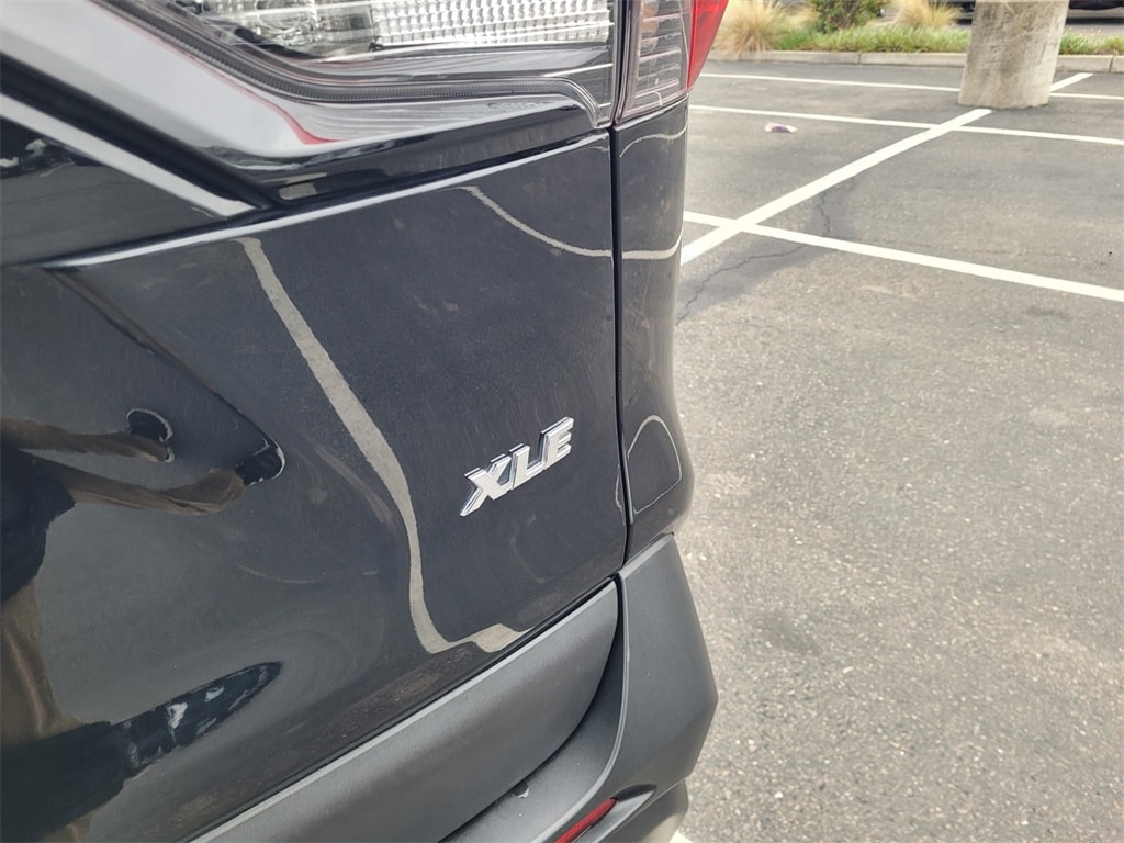 2024 Toyota RAV4 XLE photo 3