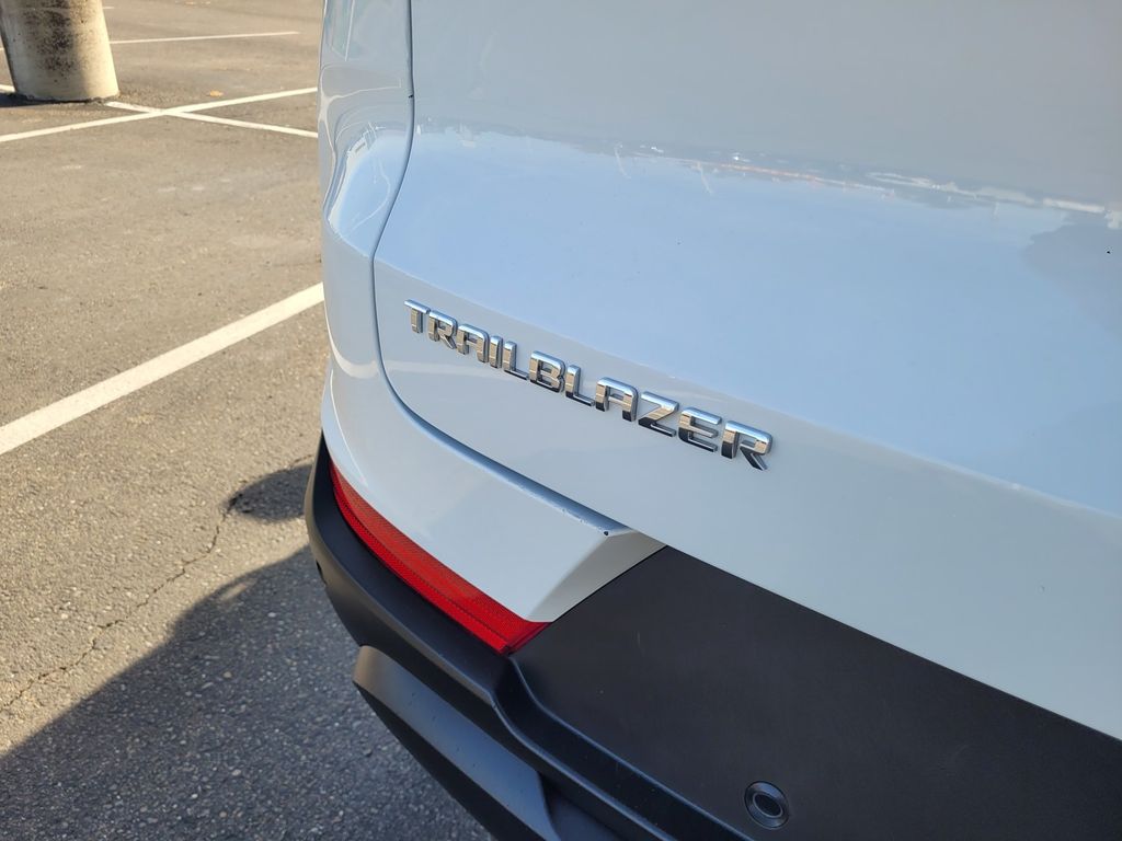 2025 Chevrolet Trailblazer LS photo 5