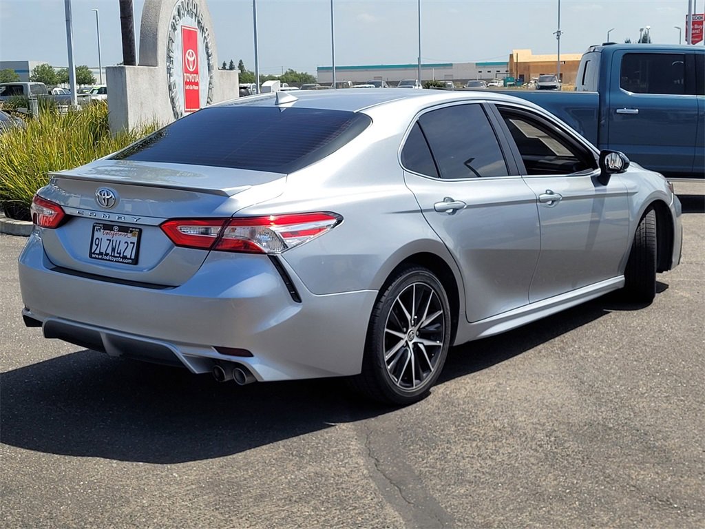 2022 Toyota Camry SE photo 4