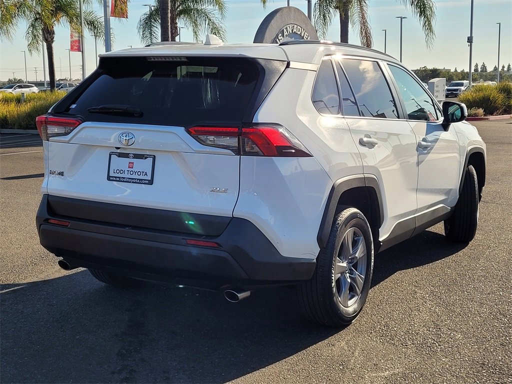 2024 Toyota RAV4 XLE photo 4