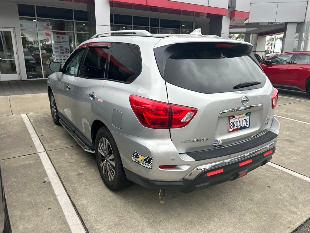 2019 Nissan Pathfinder SV photo 6