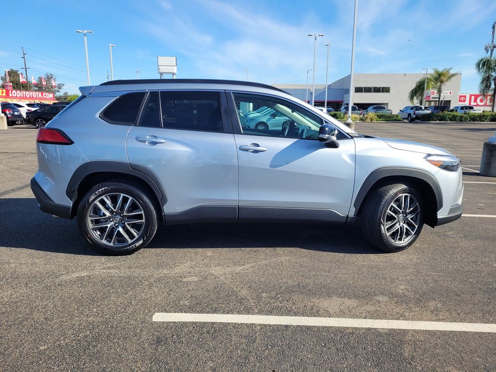 2026 Toyota Corolla Cross XLE photo 2