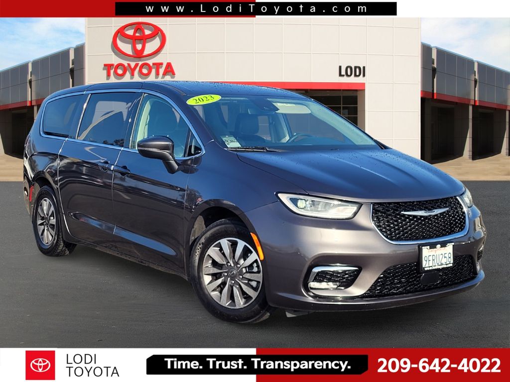 2023 Chrysler Pacifica Hybrid Touring L