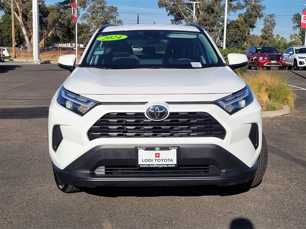 2024 Toyota RAV4 XLE photo 2