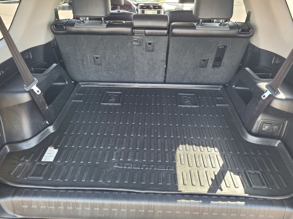 2022 Toyota 4Runner SR5 Premium photo 6