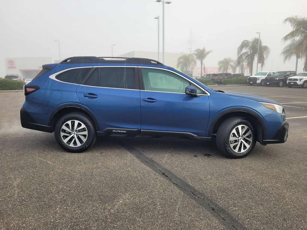 2022 Subaru Outback Premium photo 2