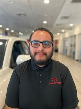 Staff member Jesus Santillian from ID_e59fbede8af4