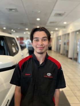 Staff member Andres Ramirez from ID_e59fbede8af4
